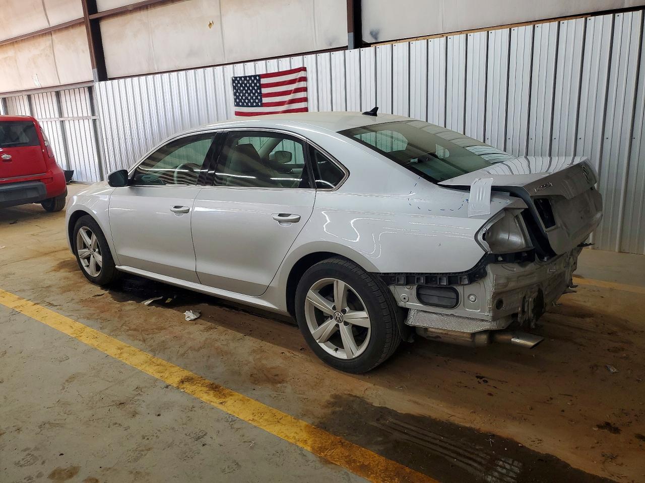 2013 Volkswagen Passat Se - Image 2