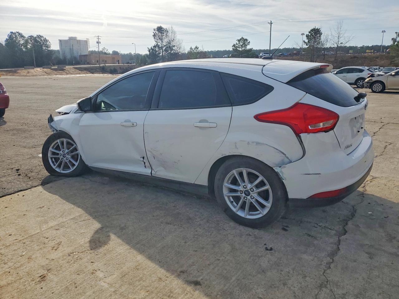 2017 Ford Focus Se - Image 2