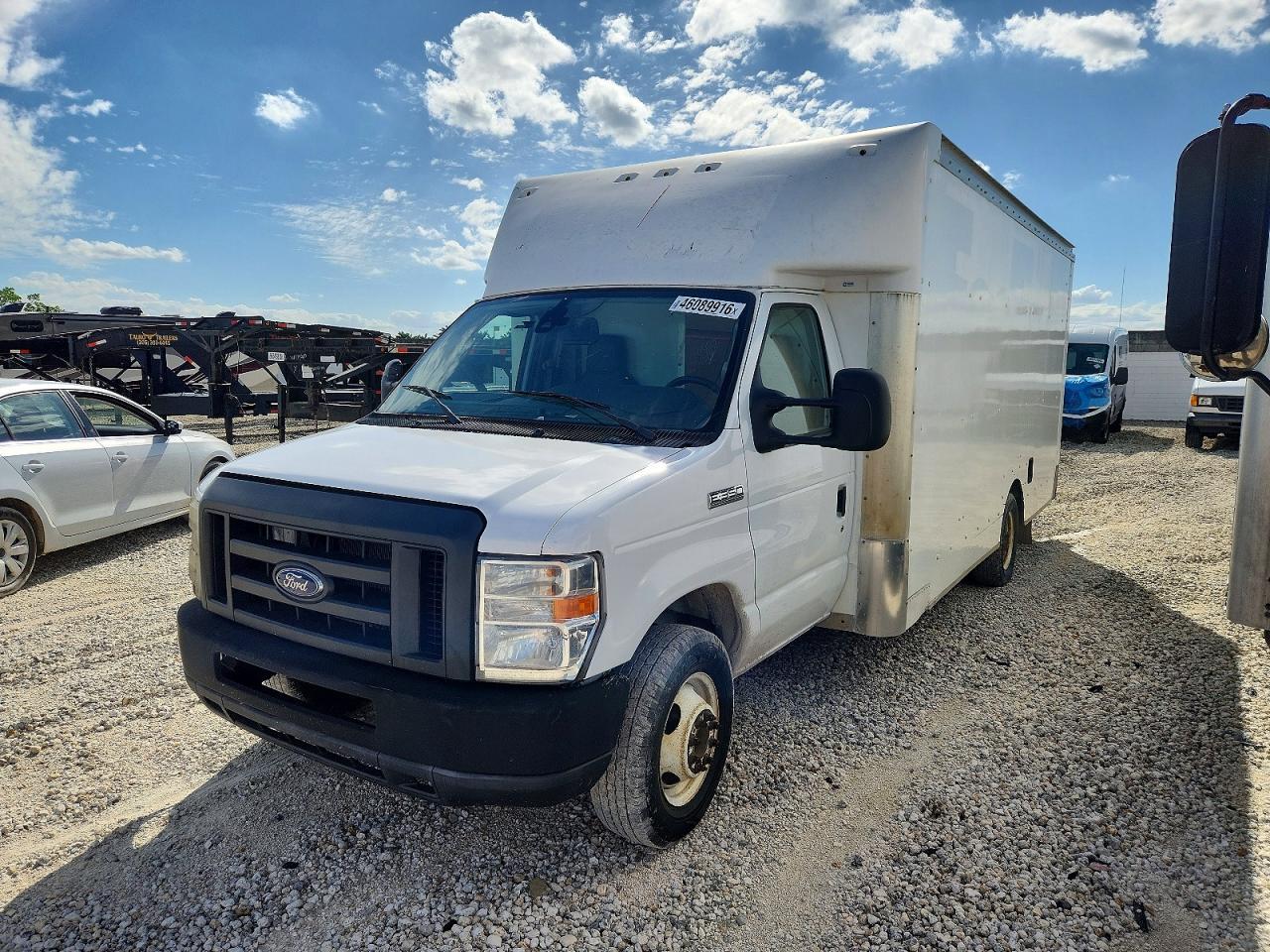 2024 Ford Econoline E350 Super Duty Cutaway Van - Фото 2