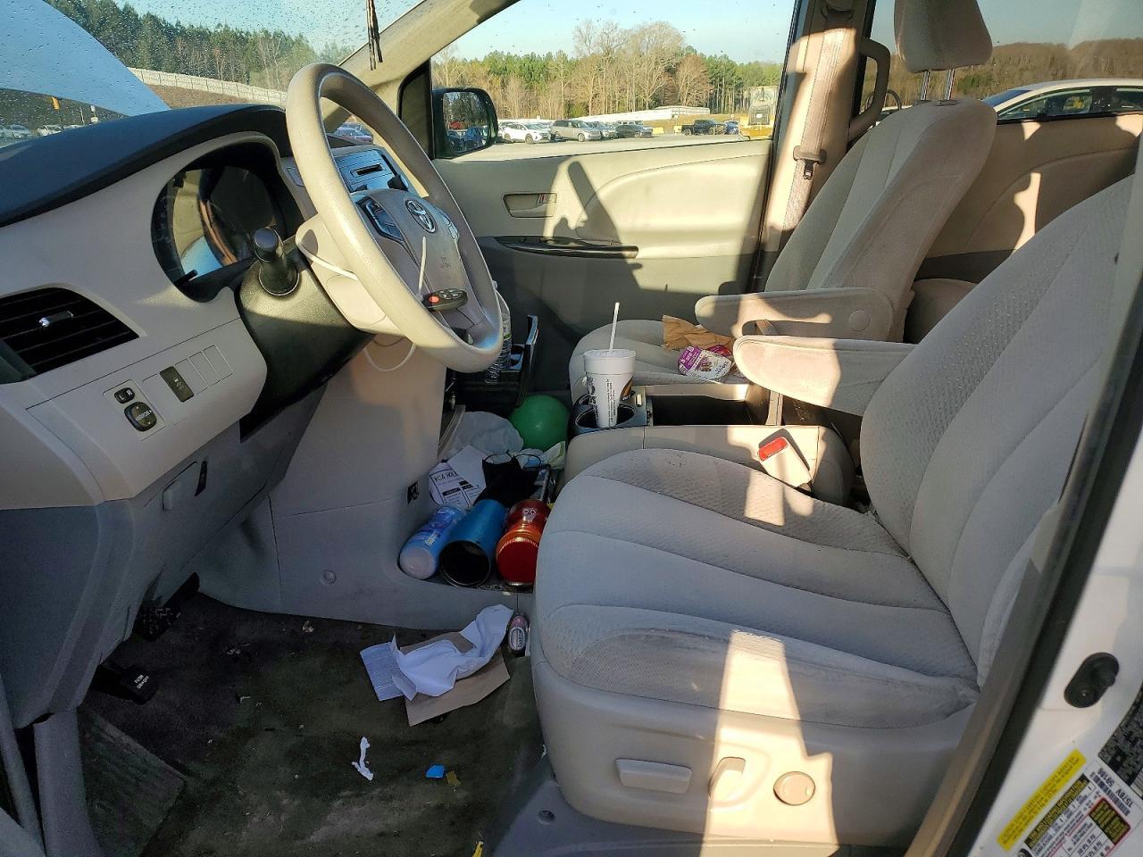 2013 Toyota Sienna Le - Image 7