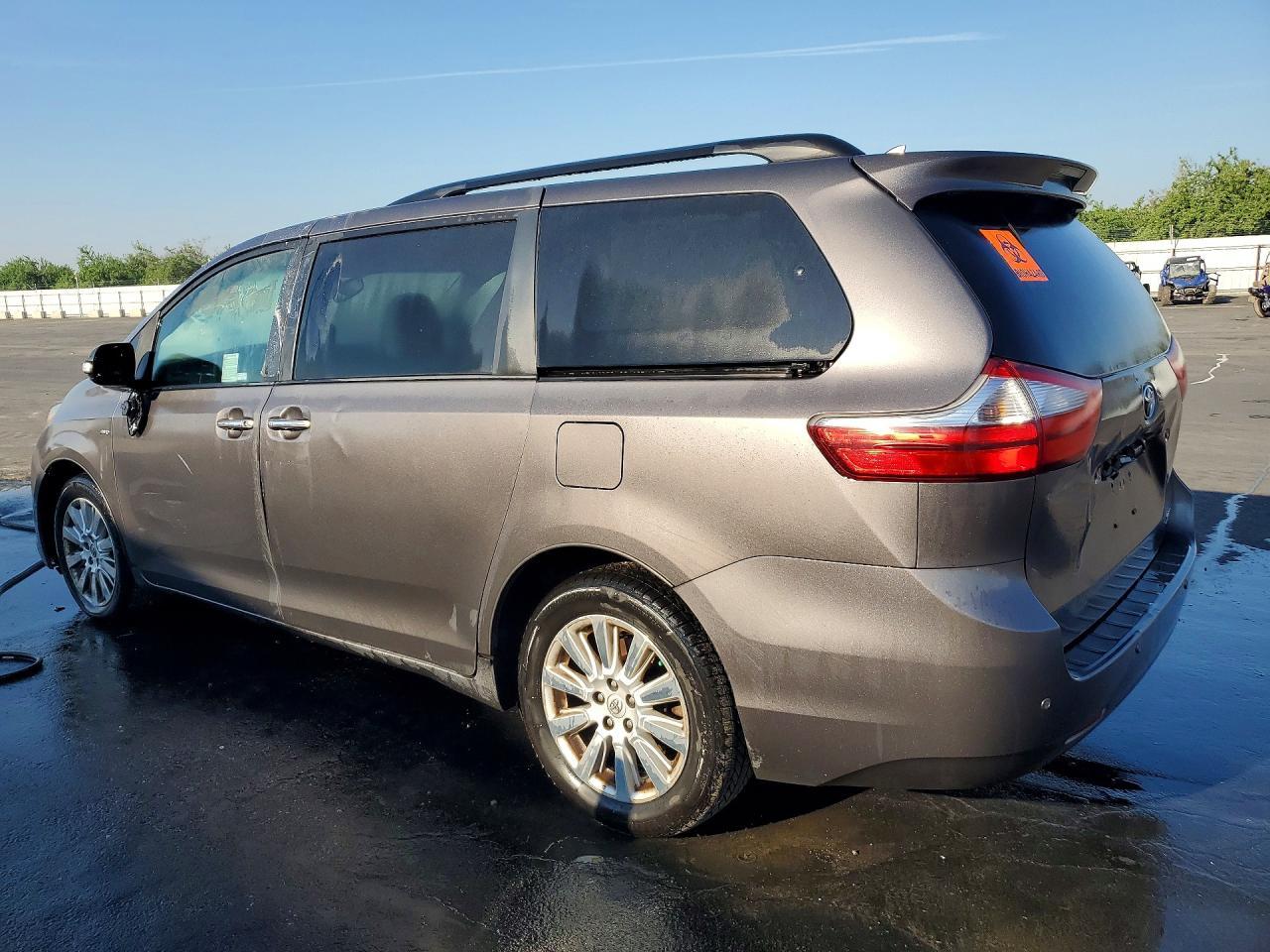 2016 Toyota Sienna Limited 7-Passenger - Фото 2