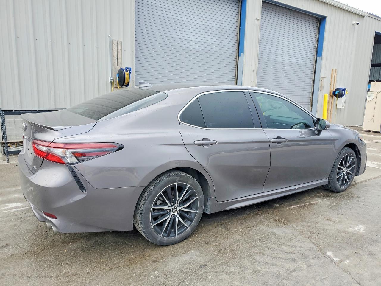 2024 Toyota Camry Se - Фото 3