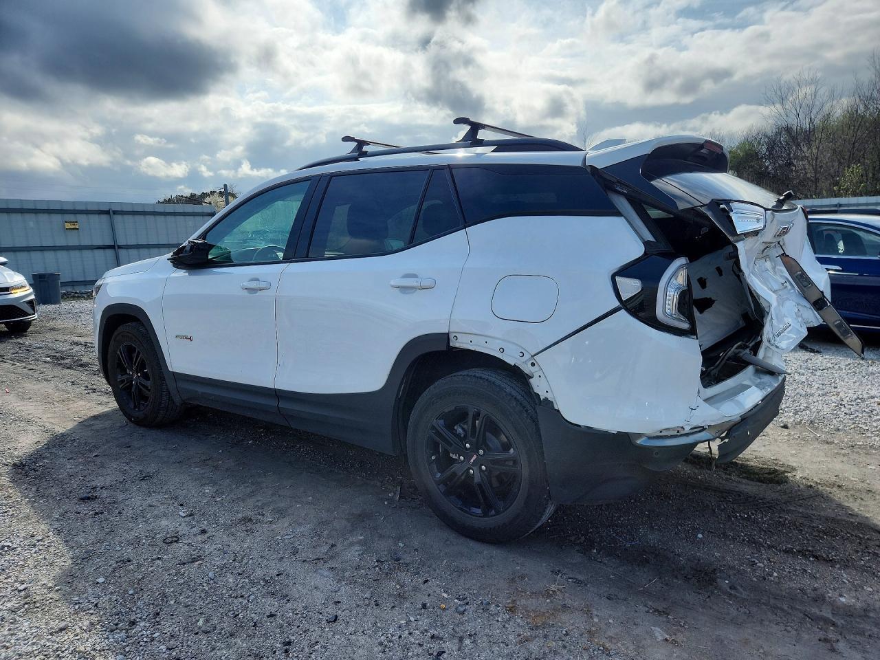 2022 GMC Terrain At4 - Image 2