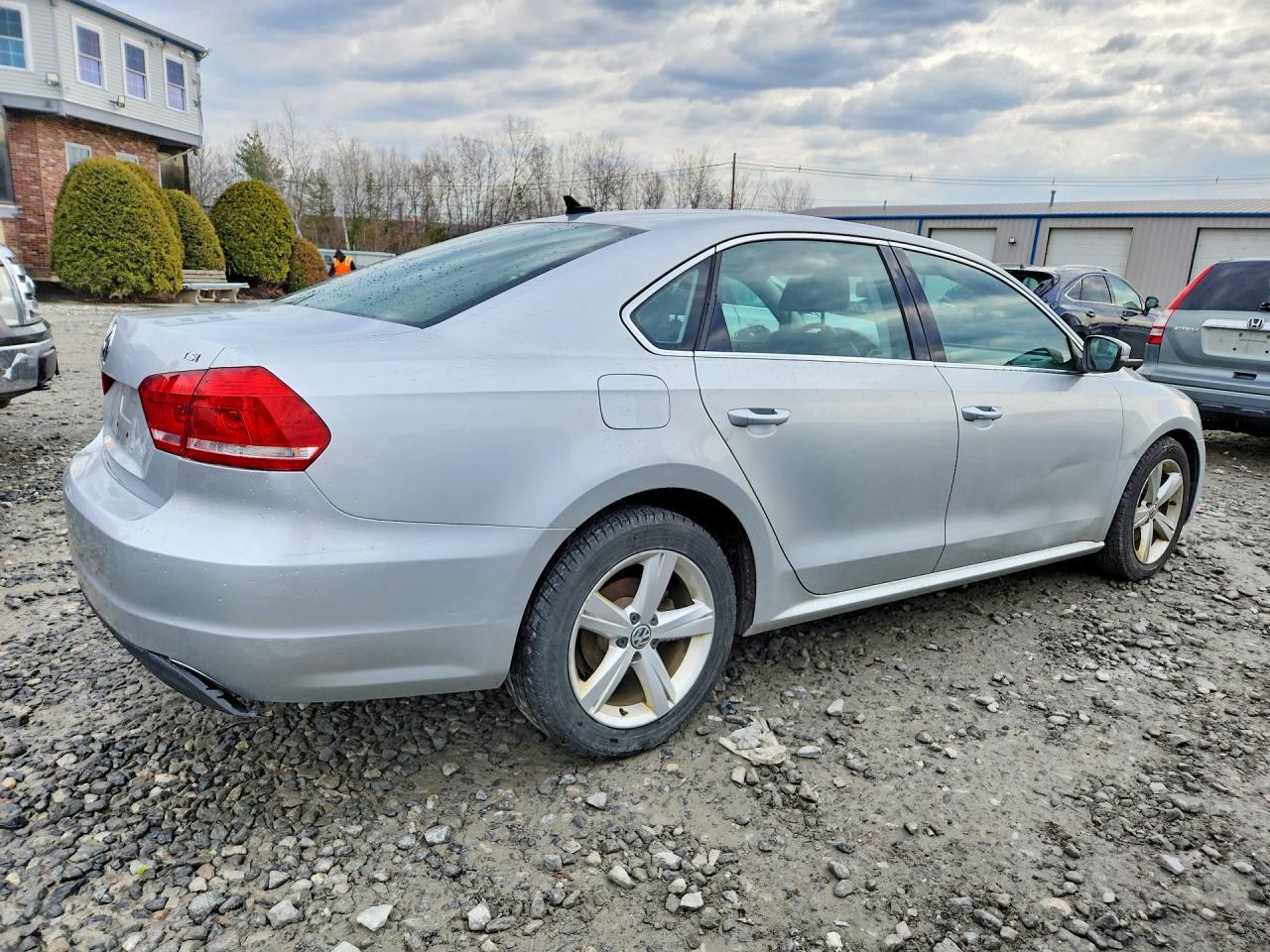 2015 Volkswagen Passat S - Image 3