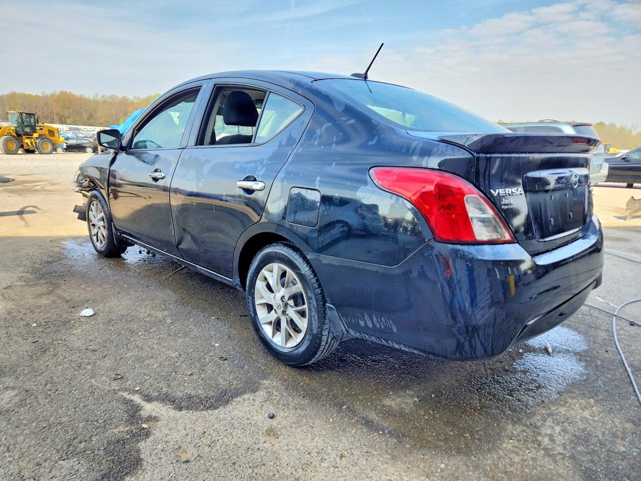 2019 Nissan Versa Sv - Image 2