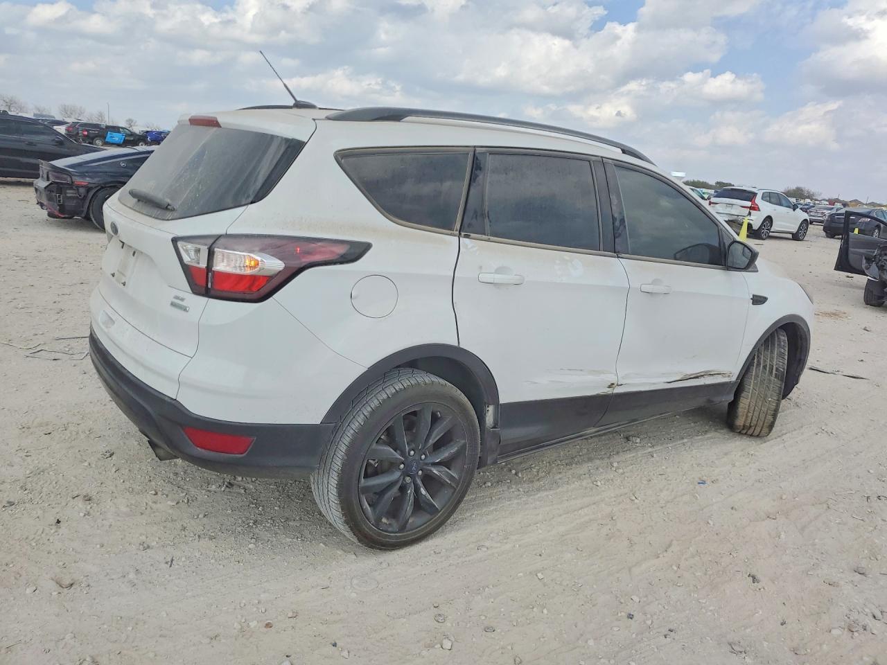 2018 Ford Escape Se - Фото 3