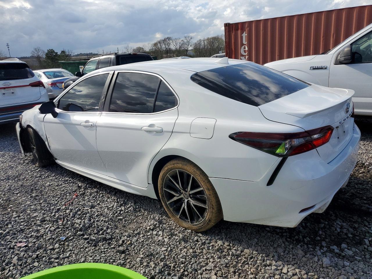 2021 Toyota Camry Se - Фото 2