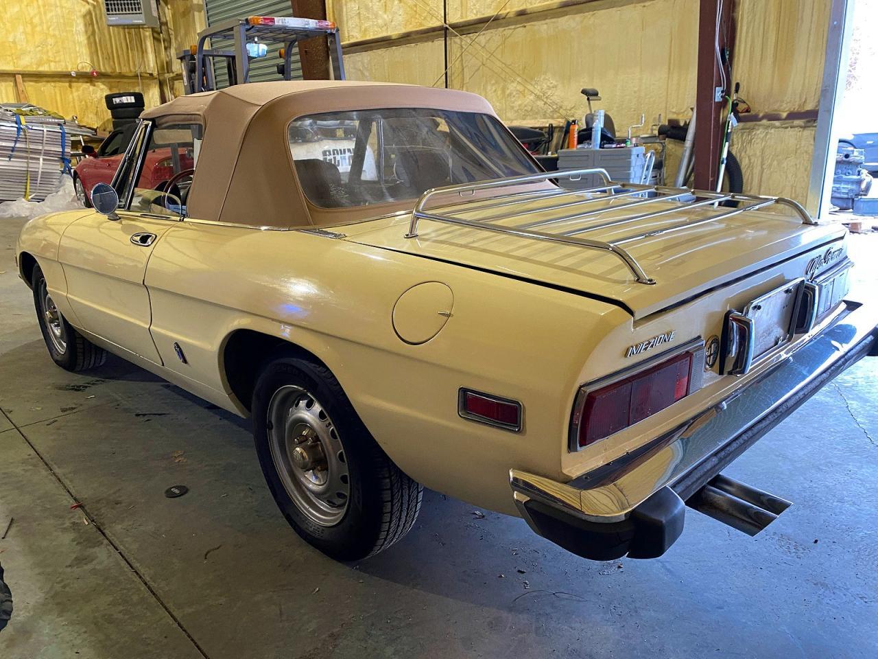 1973 Alfa Romeo Spider - Фото 3