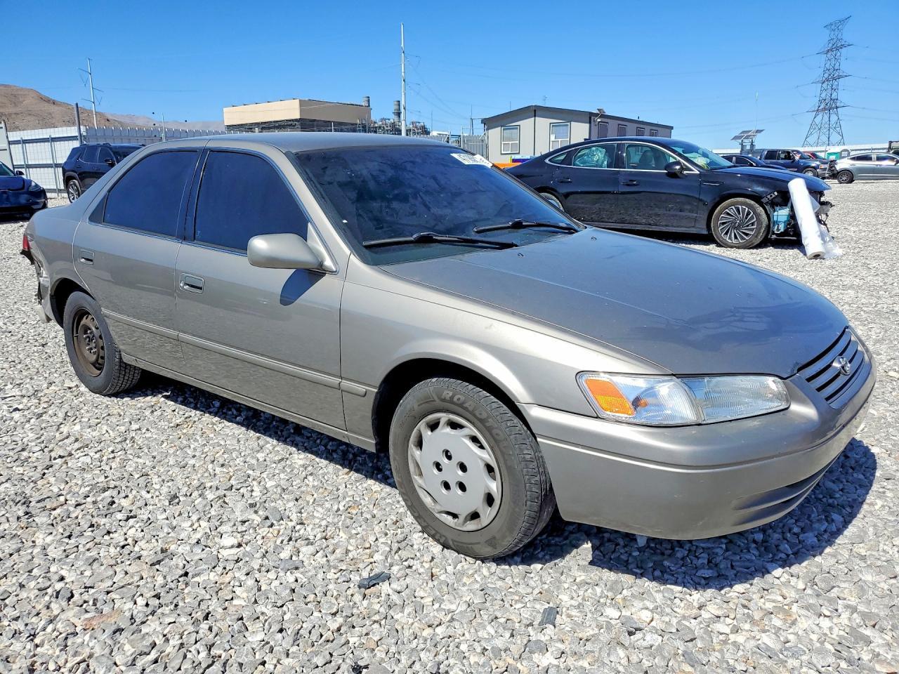 1999 Toyota Camry Le - Фото 4