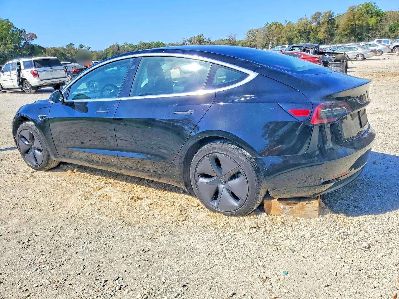 2019 Tesla Model 3 - Фото 2