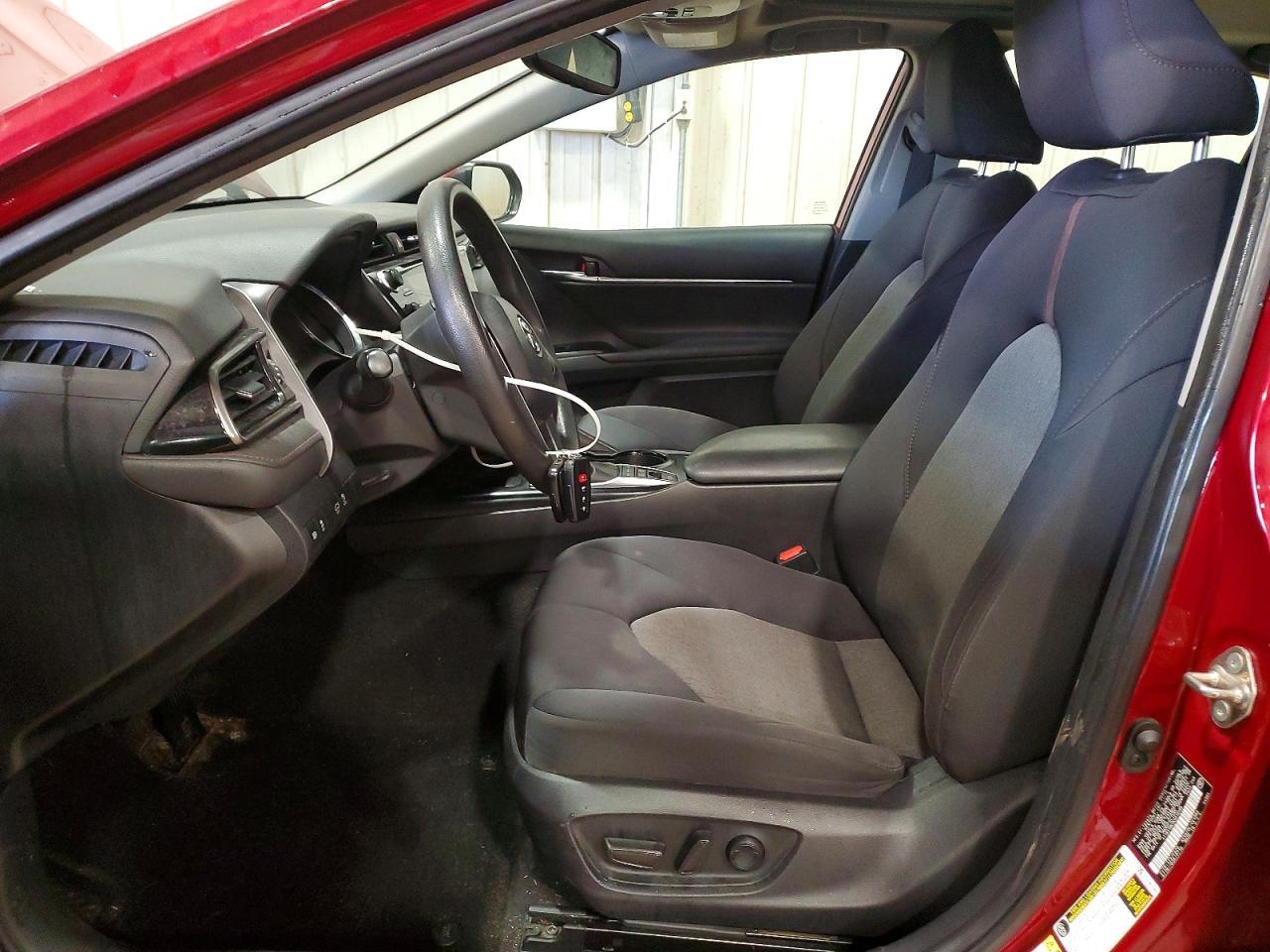 2019 Toyota Camry Hybrid Le - Image 7