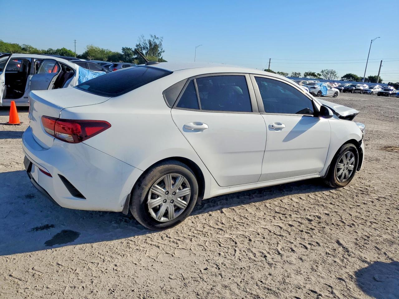 2022 Kia Rio Lx - Image 3