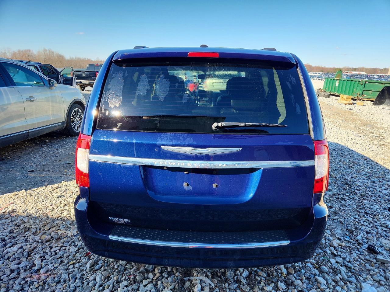 2013 Chrysler Town & Country Touring L - Image 6