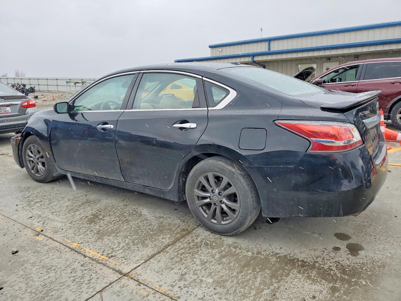 2015 Nissan Altima 2.5 S - Фото 2