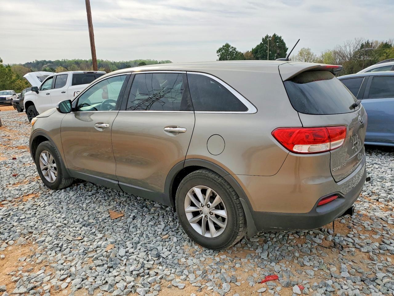 2017 Kia Sorento L - Image 2