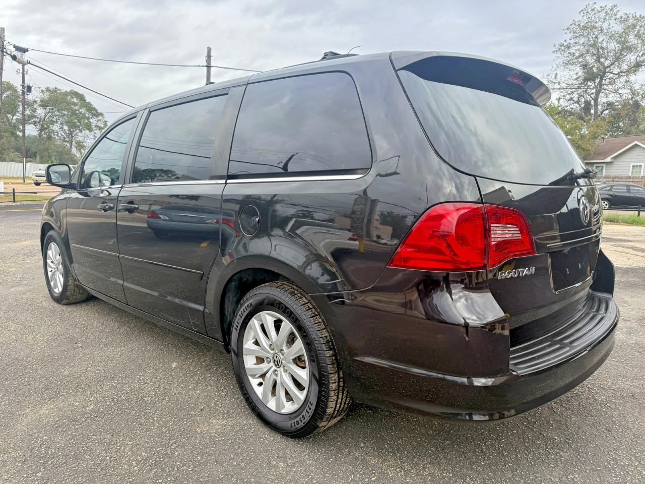 2012 Volkswagen Routan Se - Фото 3