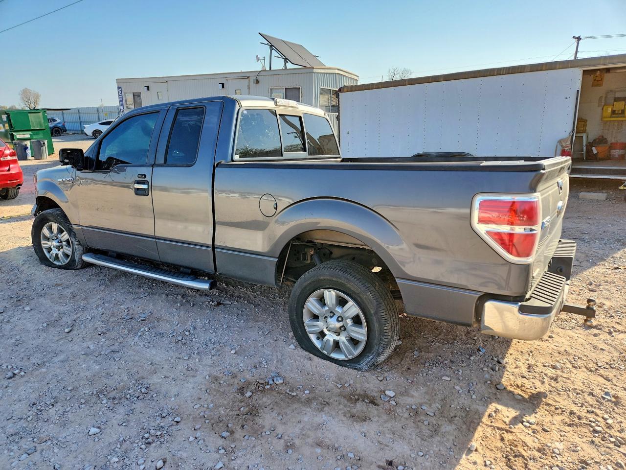 2011 Ford F150 Super Cab - Фото 2