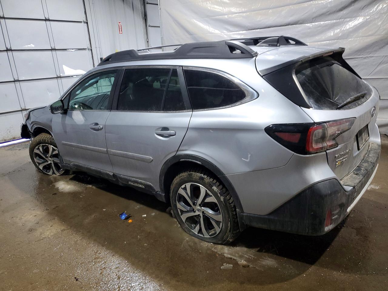 2022 Subaru Outback Limited - Фото 2