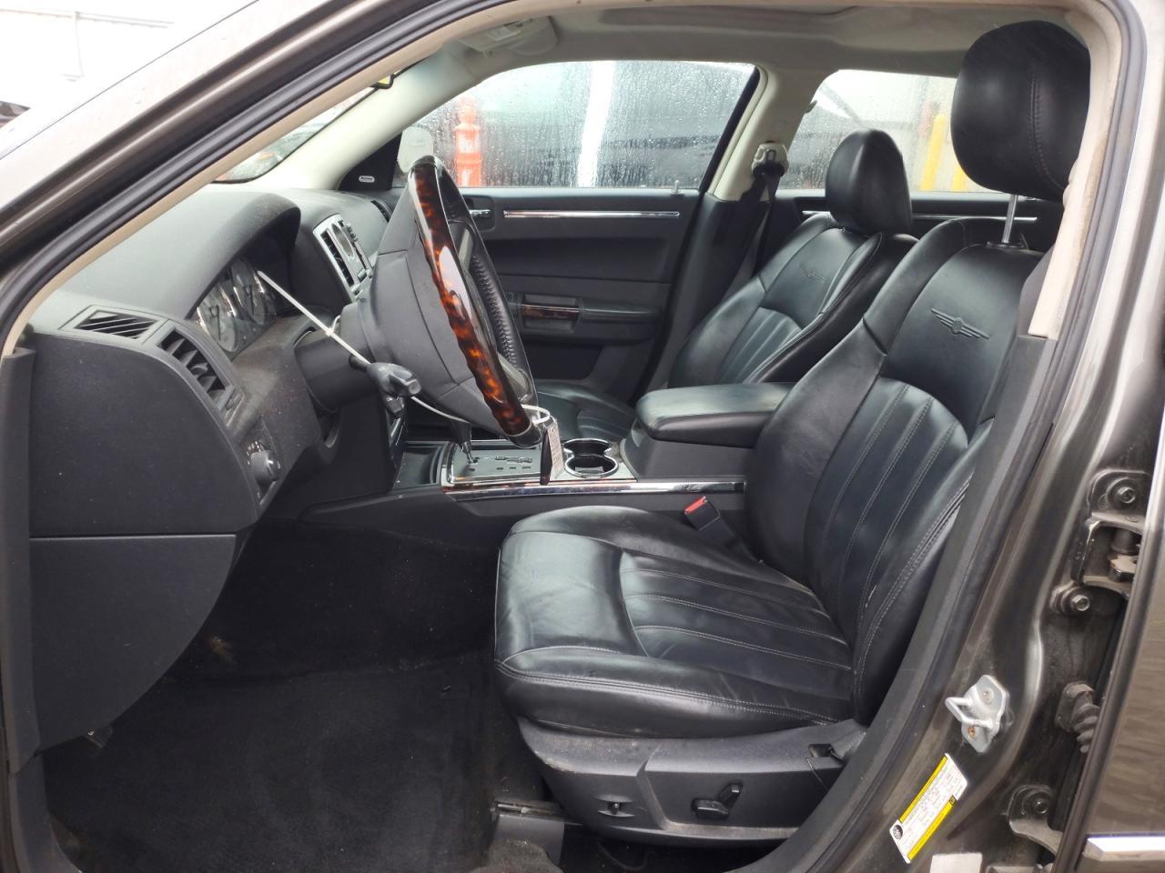 2008 Chrysler 300C - Image 7