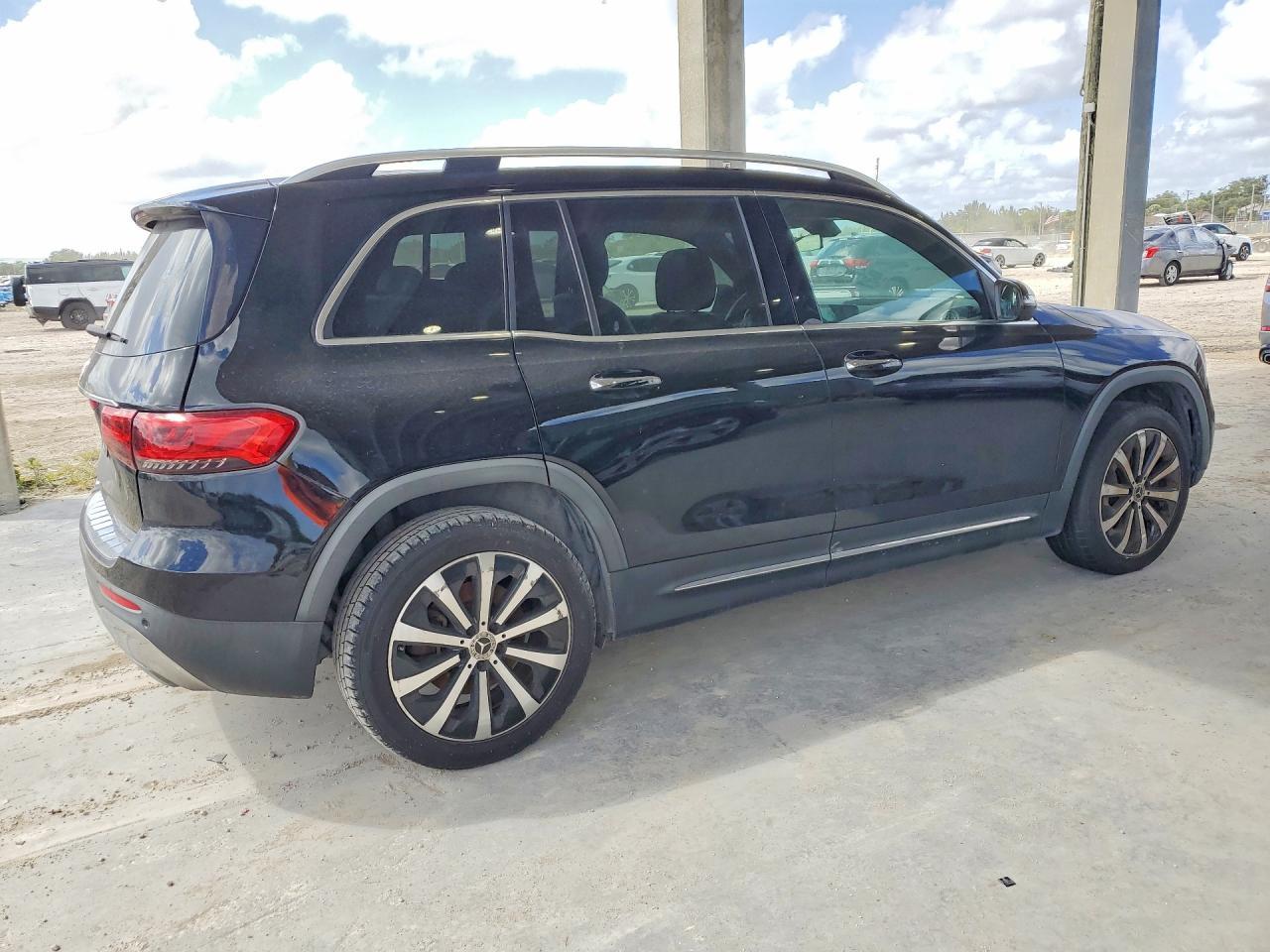 2021 Mercedes-Benz Glb 250 - Фото 3