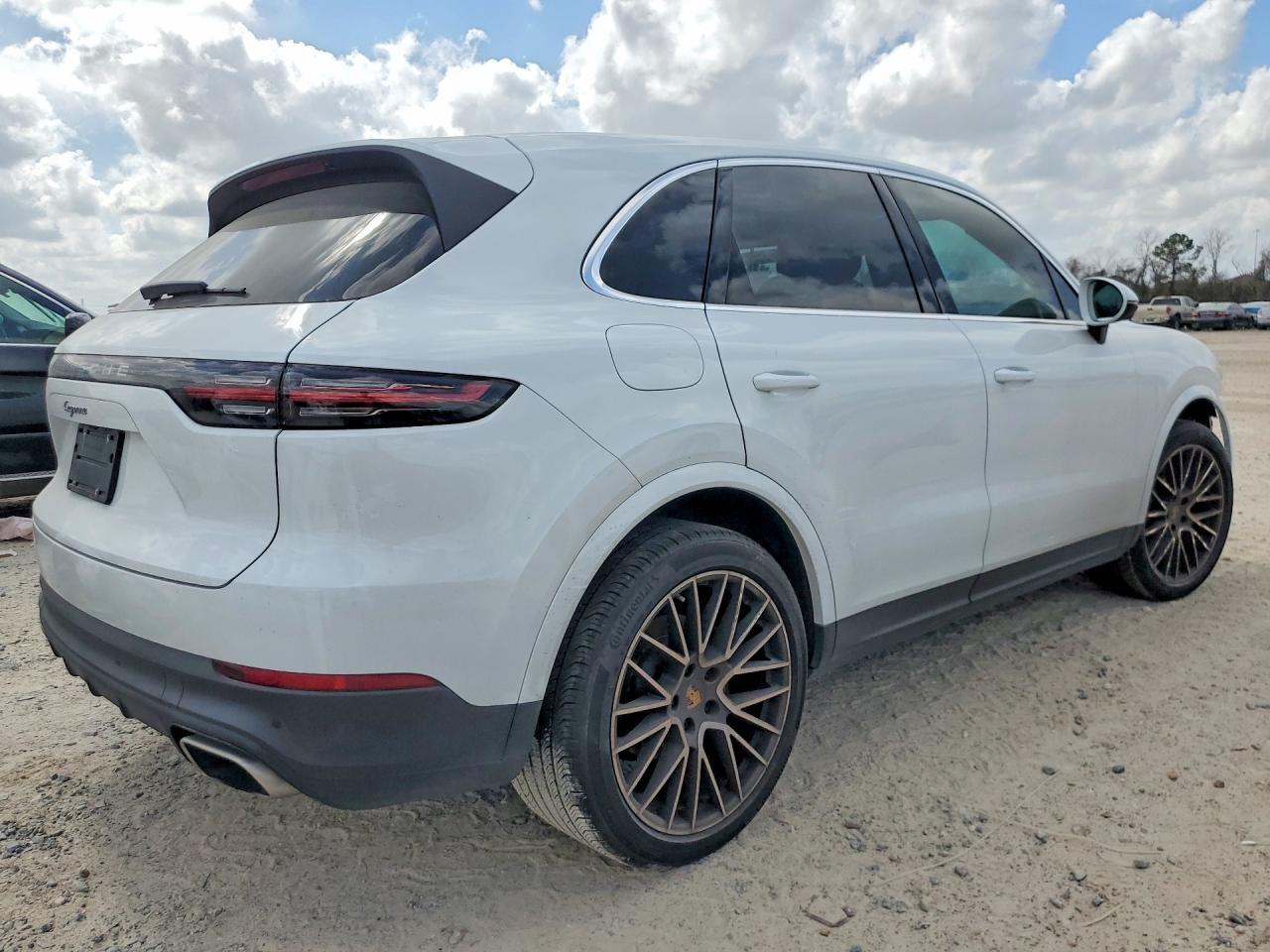 2023 Porsche Cayenne Base - Image 3