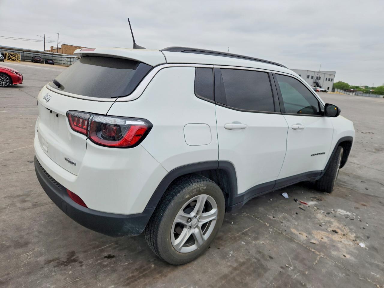2023 Jeep Compass Latitude - Image 3