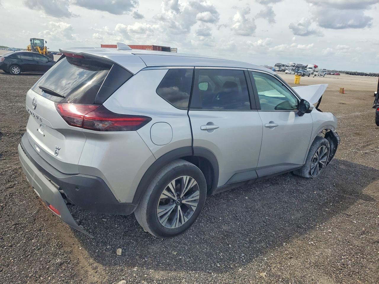 2023 Nissan Rogue Sv - Image 3