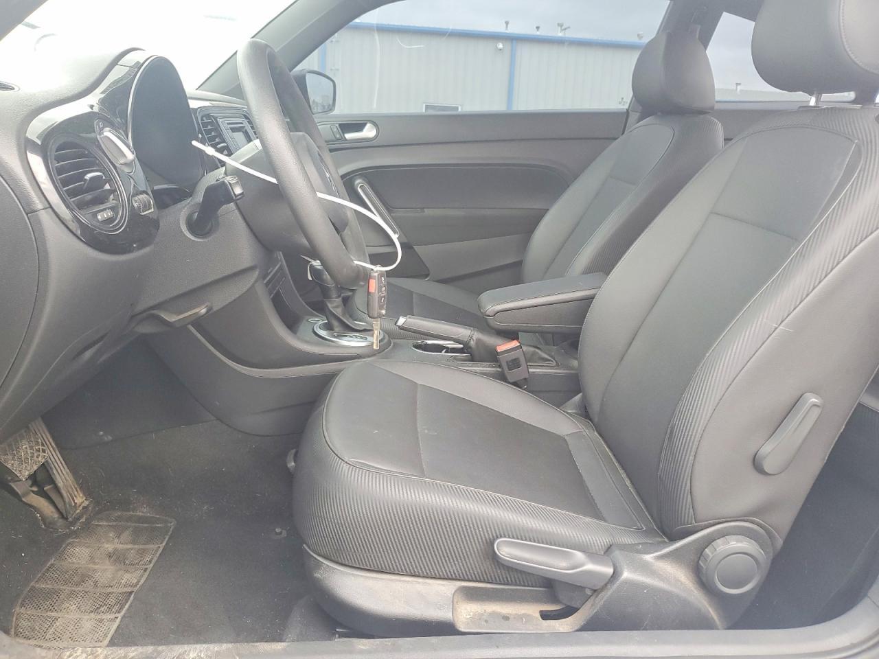 2016 Volkswagen Beetle 1.8T - Фото 7