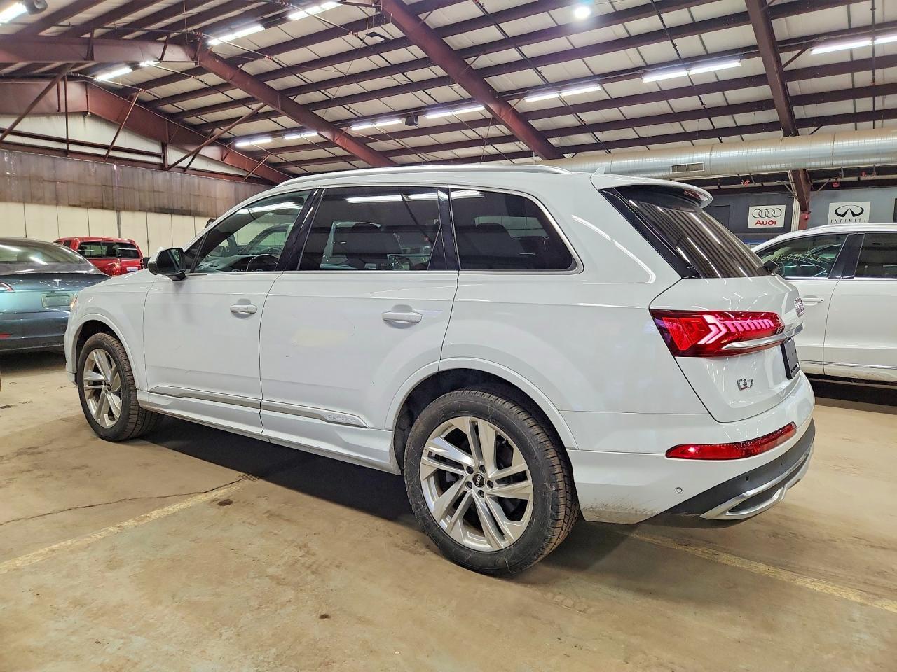 2021 Audi Q7 Premium - Фото 2
