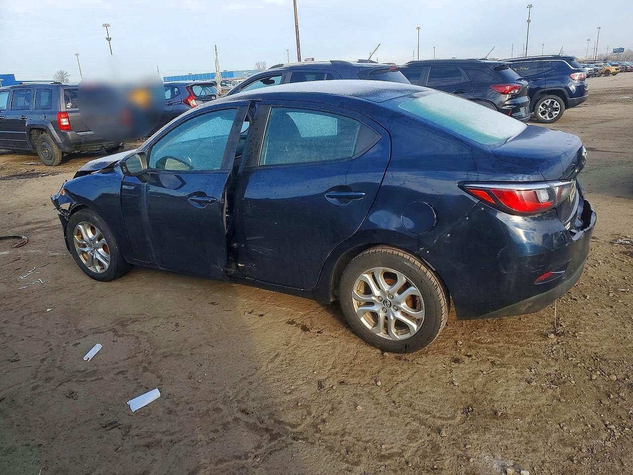 2017 Toyota Yaris Ia Base - Фото 2