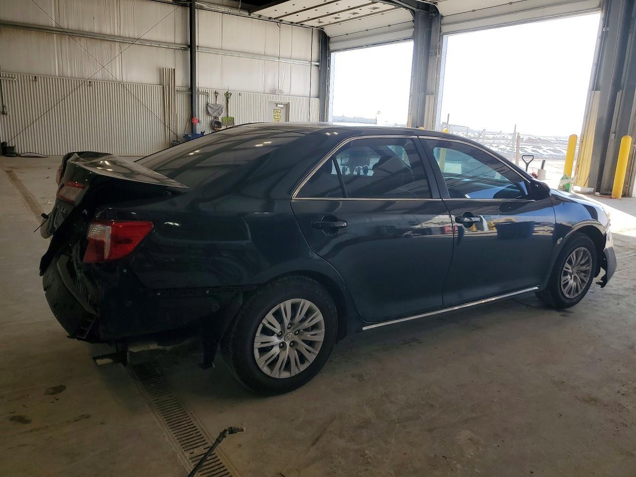 2012 Toyota Camry Le - Фото 3