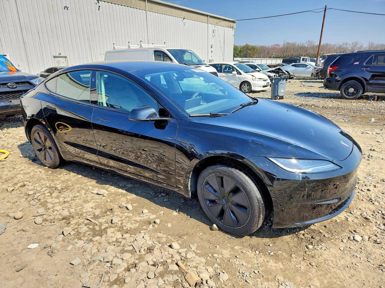 2025 Tesla Model 3 - Фото 4