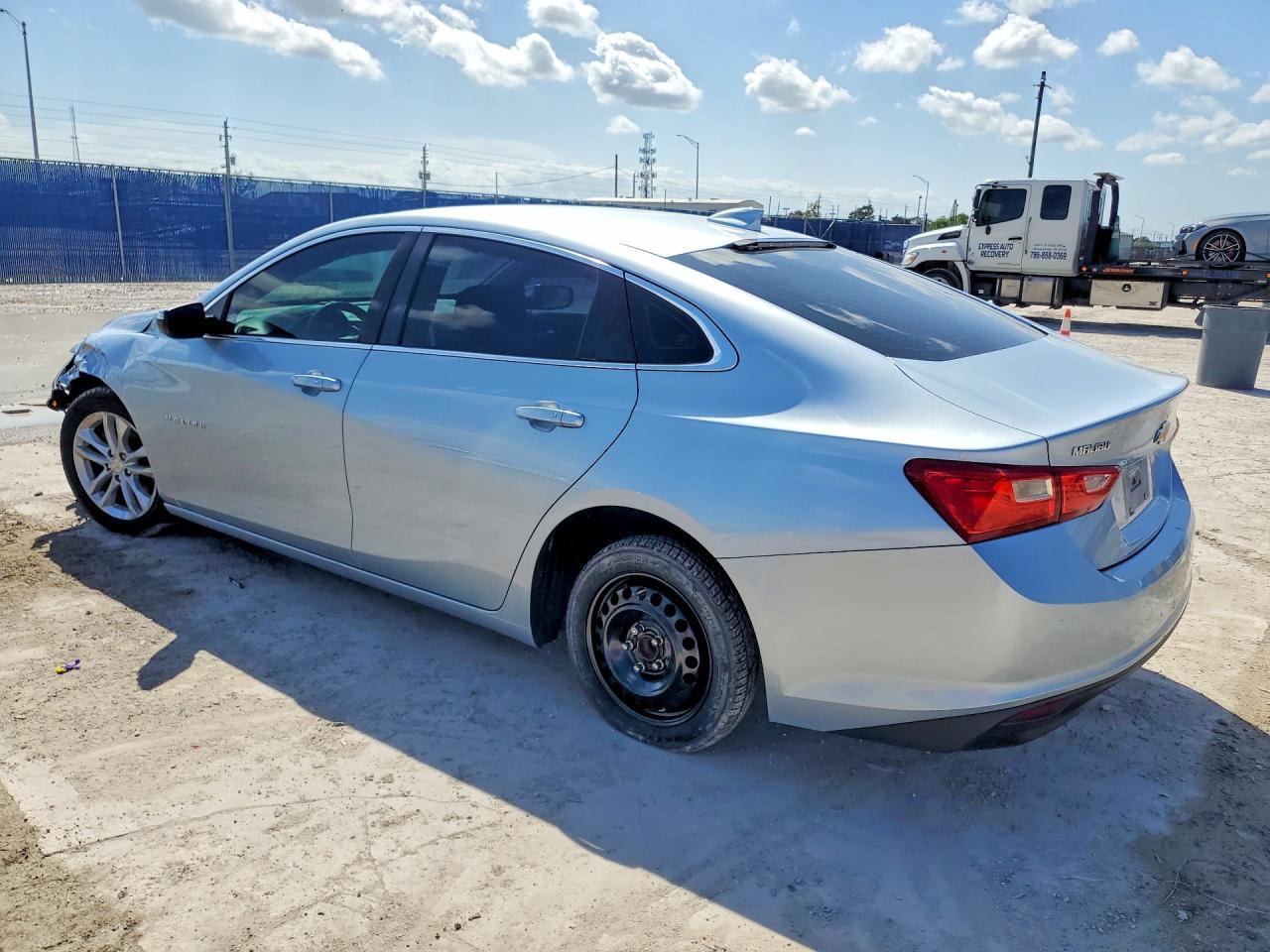 2018 Chevrolet Malibu Lt - Image 2