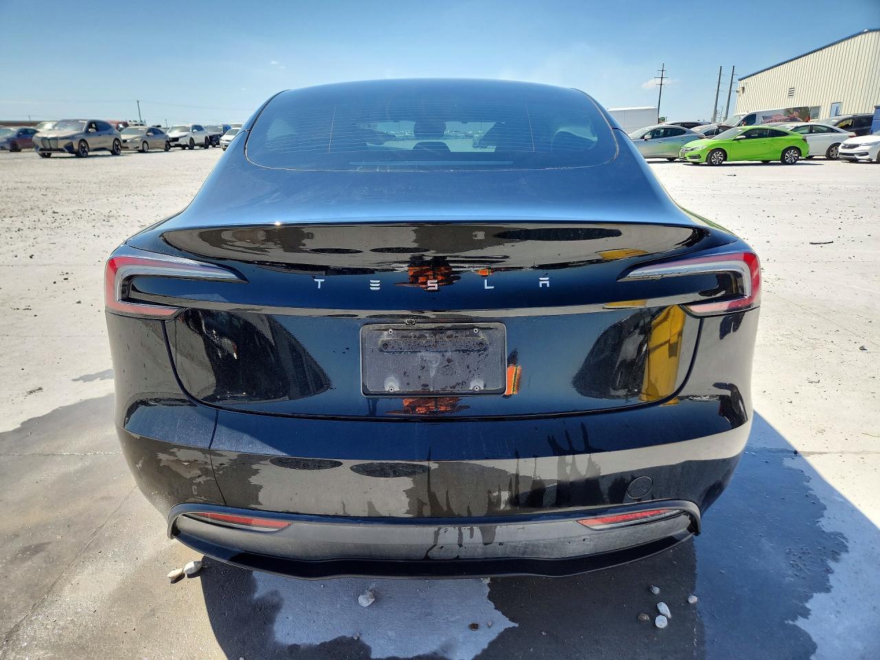 2025 Tesla Model 3 - Фото 6