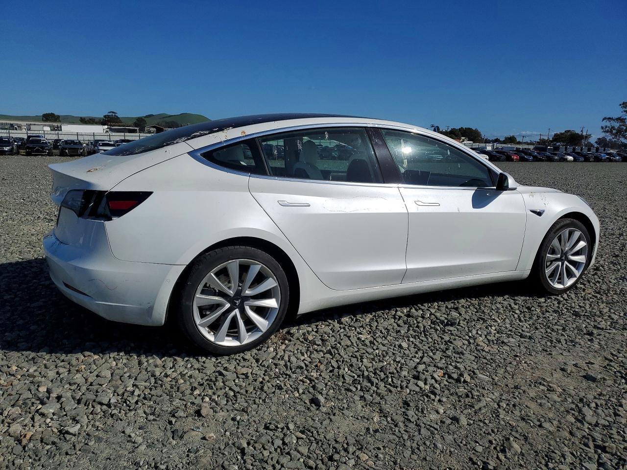 2018 Tesla Model 3 - Фото 3