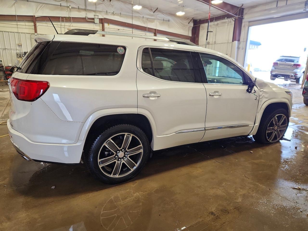 2017 GMC Acadia Denali - Фото 3