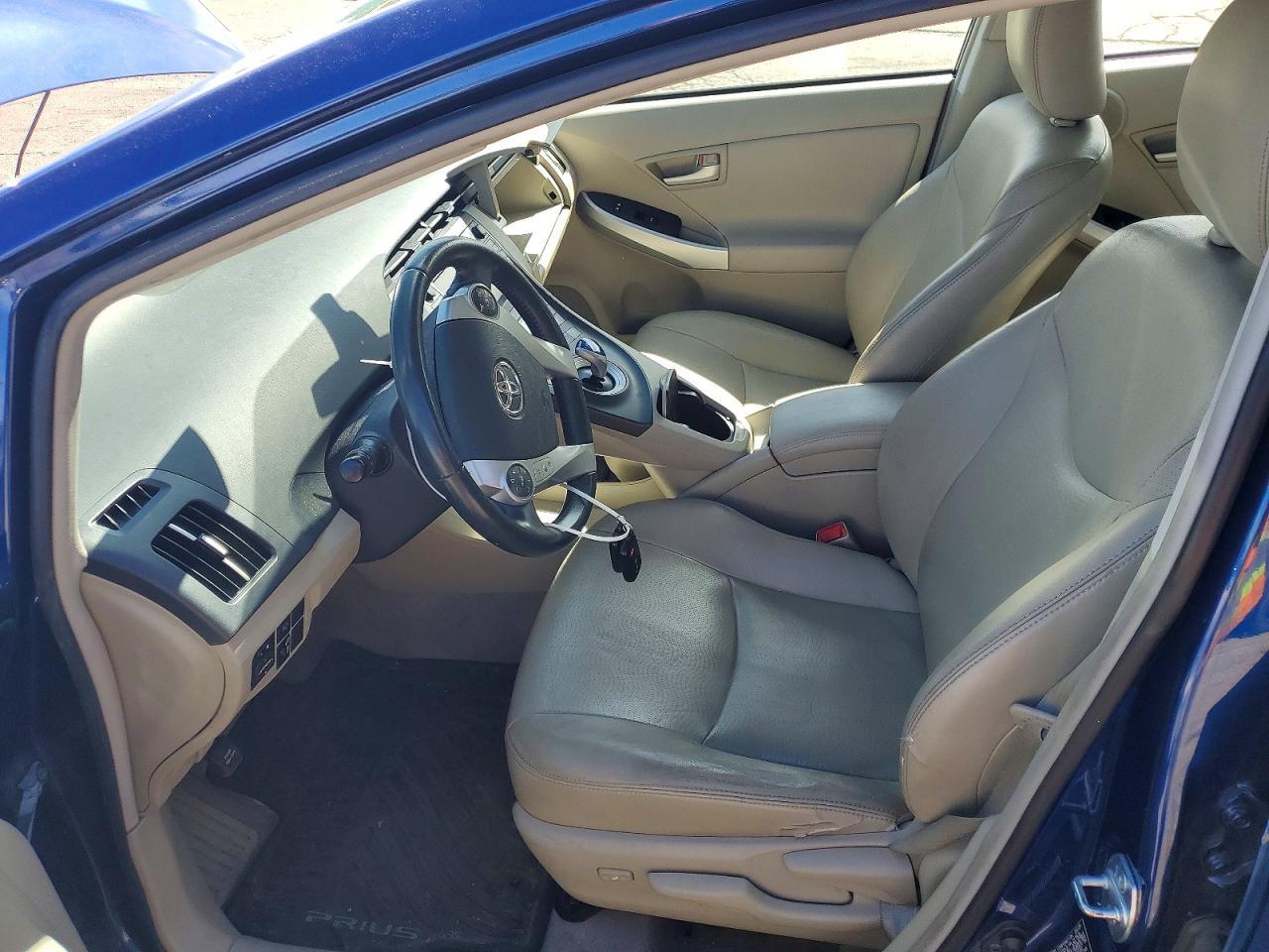 2010 Toyota Prius V - Фото 7