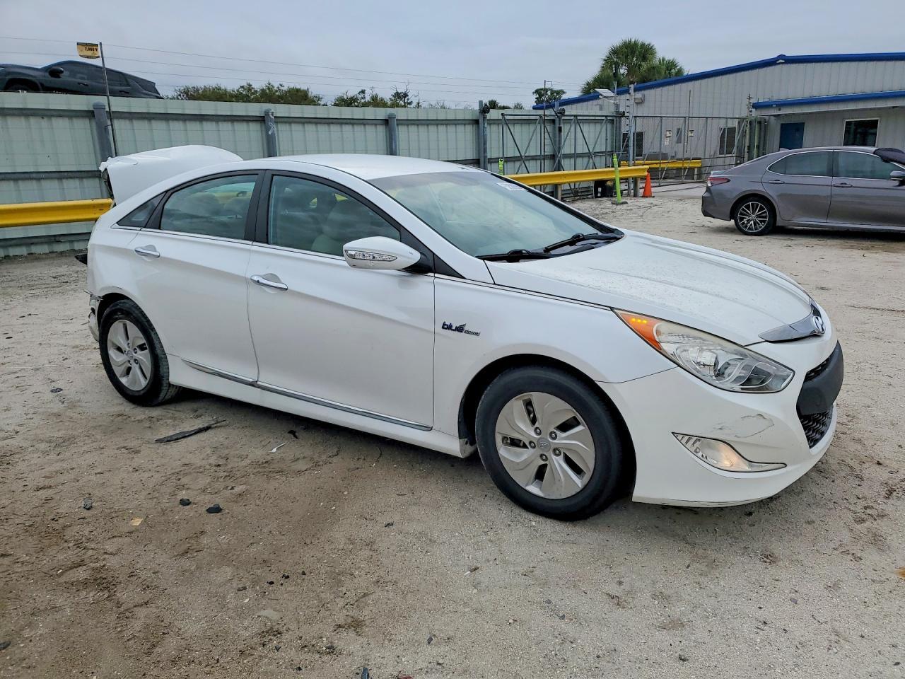 2015 Hyundai Sonata Hybrid Base - Фото 4