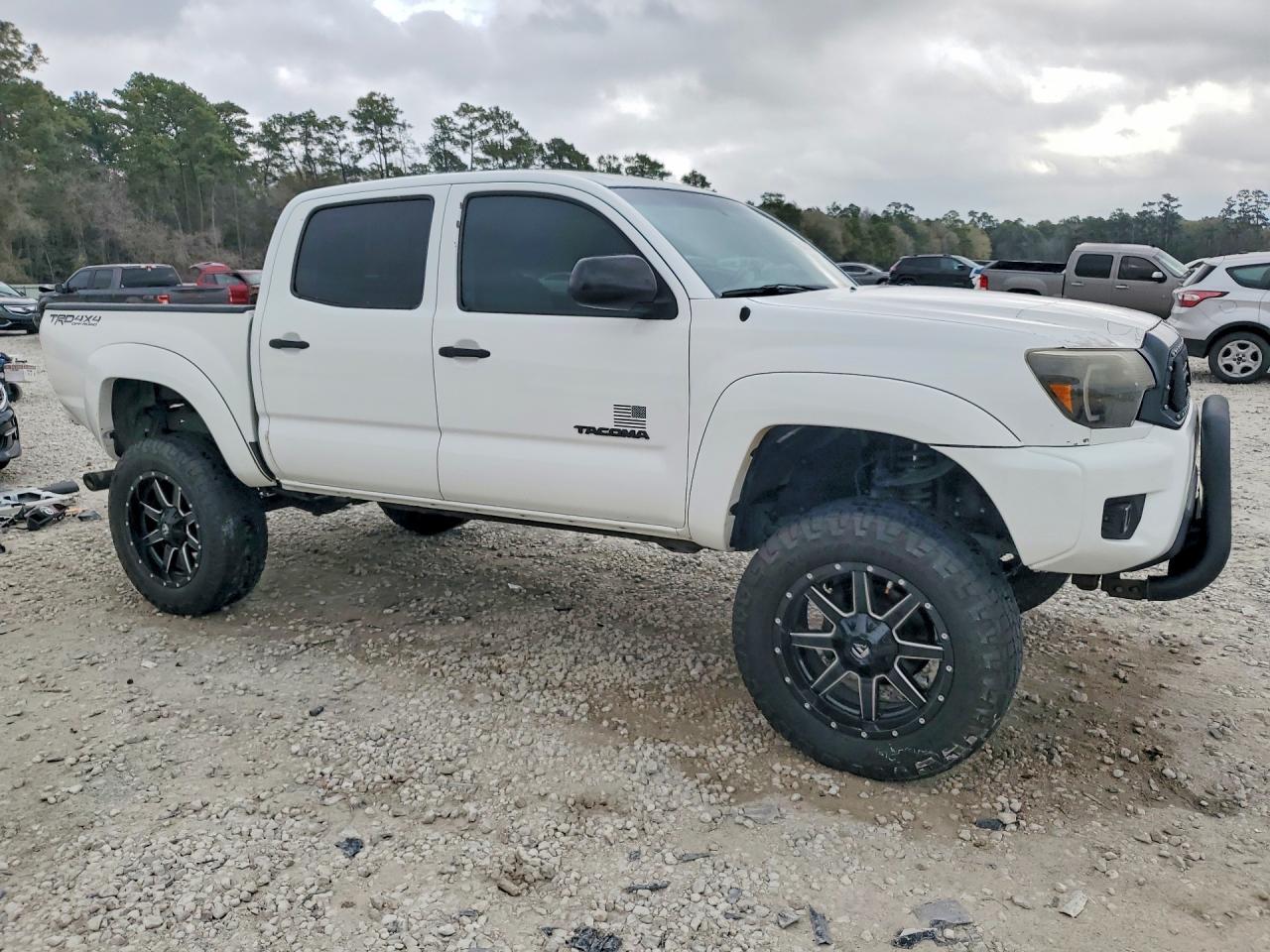 2015 Toyota Tacoma V6 - Image 4