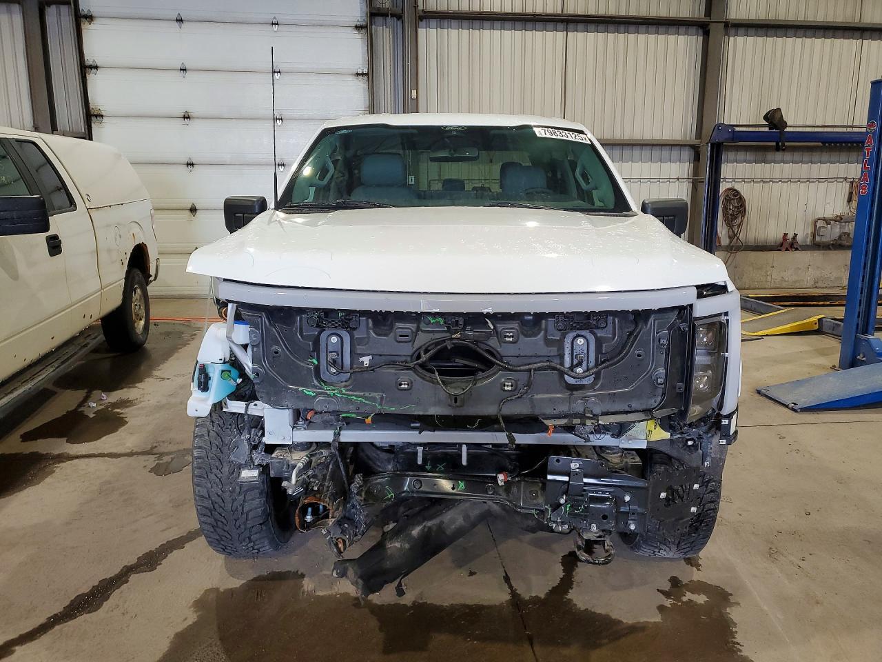 2025 Ford F150 Lightning Xlt - Фото 5
