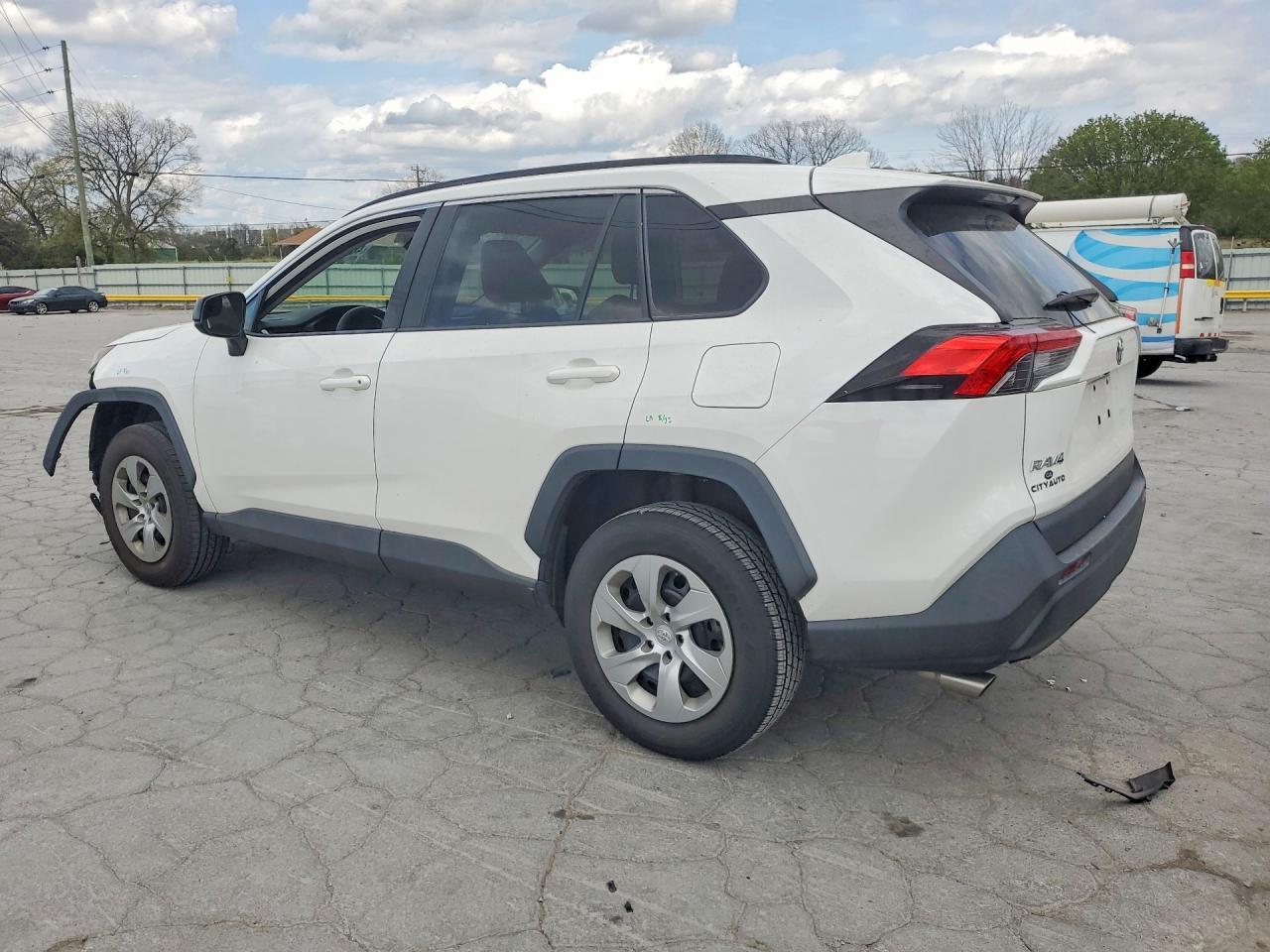 2020 Toyota Rav4 Le - Фото 2