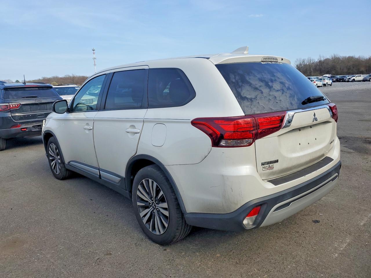 2019 Mitsubishi Outlander Es - Image 2