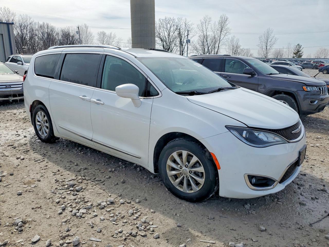 2018 Chrysler Pacifica Touring L - Image 4