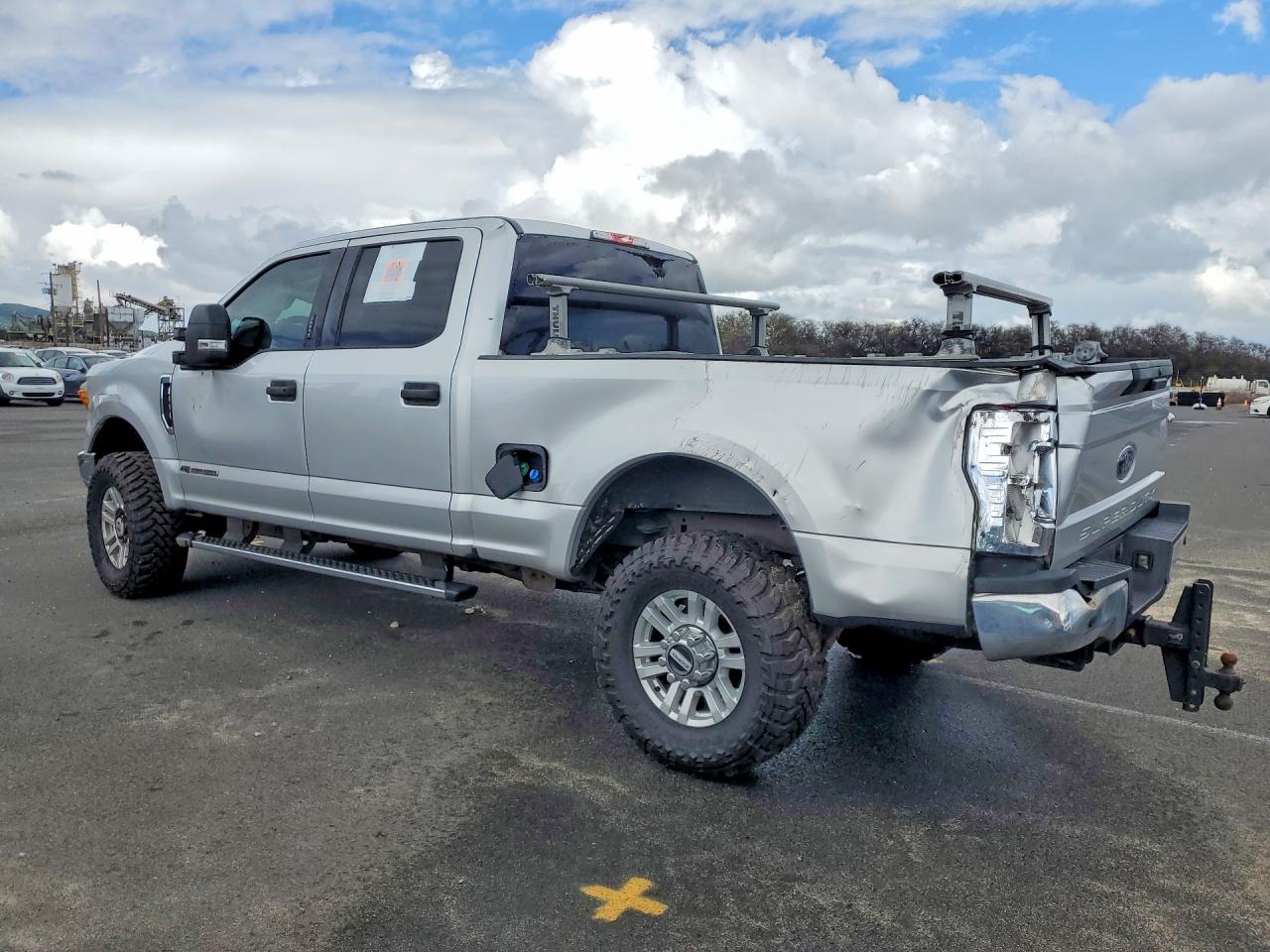 2017 Ford F350 Super Duty - Фото 2