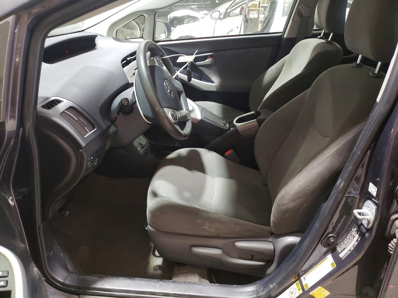 2015 Toyota Prius Two - Фото 7