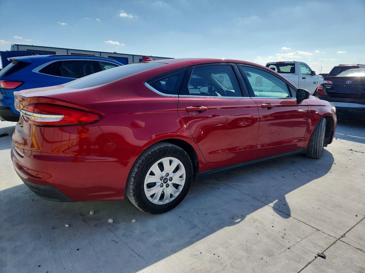 2020 Ford Fusion S - Фото 3