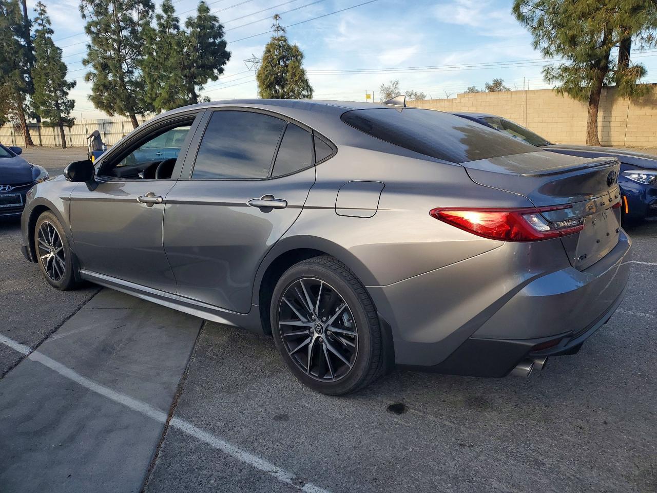 2026 Toyota Camry Se - Image 2