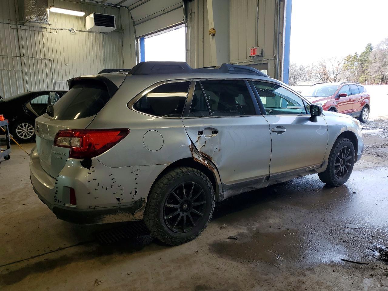 2015 Subaru Outback 3.6R Limited - Image 3
