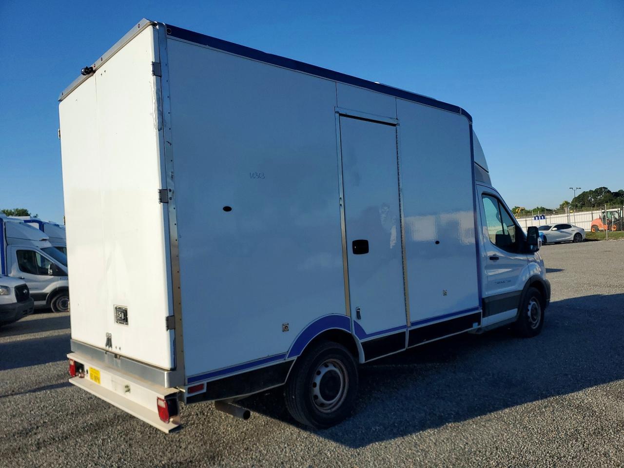 2020 Ford Transit Delivery Truck - Фото 3