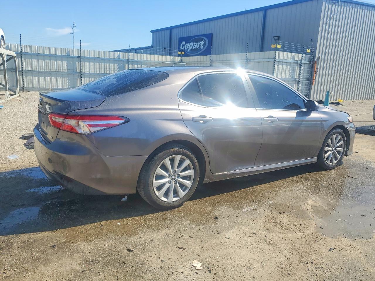 2018 Toyota Camry Le - Image 3